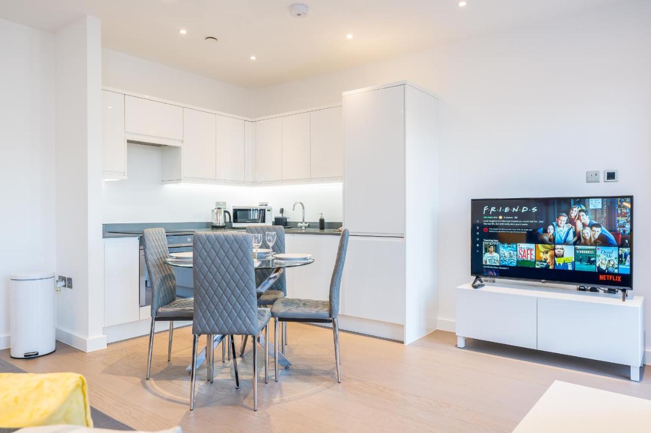 St Albans 2 Bed Luxury City Apartment, 5 Mins Walk To Train & Allocated Parking Екстериор снимка