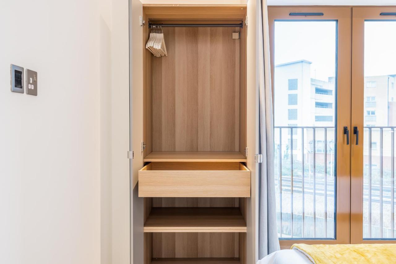 St Albans 2 Bed Luxury City Apartment, 5 Mins Walk To Train & Allocated Parking Екстериор снимка