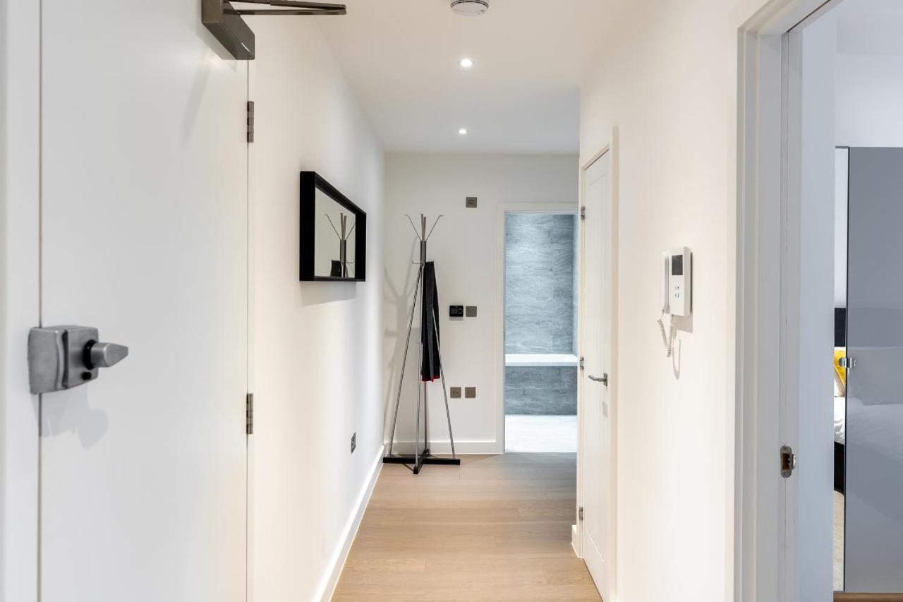 St Albans 2 Bed Luxury City Apartment, 5 Mins Walk To Train & Allocated Parking Екстериор снимка
